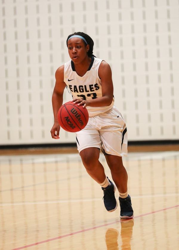 UMW Women’s Basketball Falls at York College, 73-56, on Saturday Afternoon