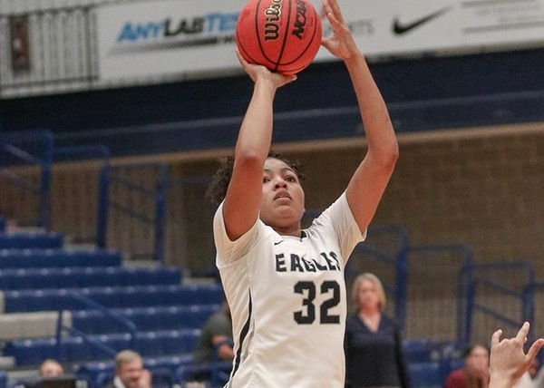 Carter's 22 Points Lead UMW Women's Basketball Past St. Mary's, 65-60