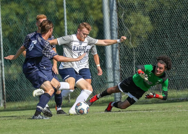 Justin Carey Leads Four UMW Men's Soccer Players on United Soccer Coaches' All-Region Team
