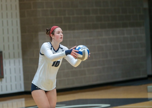 UMW Volleyball Tops St. Mary’s, 3-0, in CAC Quarterfinals